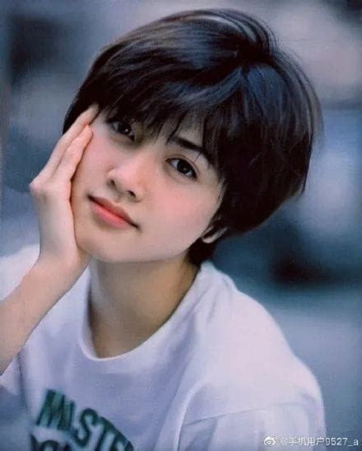 内田有紀のお宝級90年代スタイル｜2026年に真似したいショートヘアと大人カジュアル